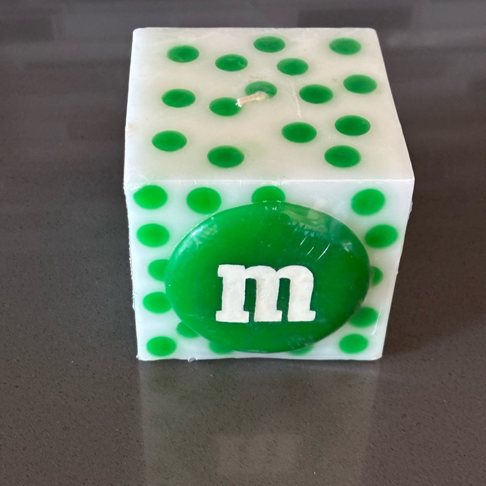 M&M’S WORLD CANDLE
